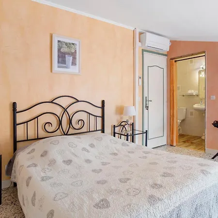Le Clos Mazerolles 3* Cruzy