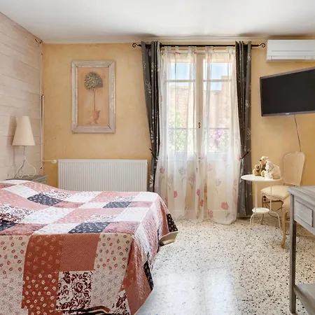 Le Clos Mazerolles Couette-café