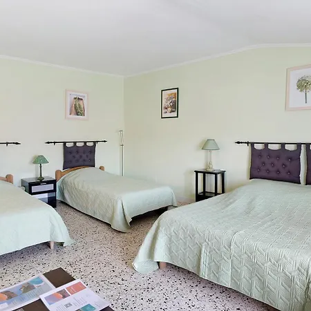 Le Clos Mazerolles 3* Cruzy